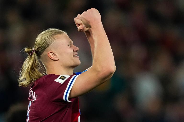 TOPSHOT - Norway's forward #09 Erling Braut Haaland (L) celebrates scoring his second goal the 4-0 during the 2026 World Cup qualifiers Europe zone group I football match between Norway and Israel on October 11, 2025 in Oslo, Norway.  (Photo by Fredrik Varfjell / NTB / AFP) / Norway OUT / ALTERNATIVE CROP (Photo by FREDRIK VARFJELL/NTB/AFP via Getty Images)          