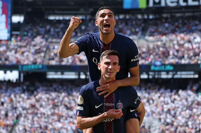 EAST RUTHERFORD, NEW JERSEY - JULY 09: Fabian Ruiz #8 of Paris Saint-Germain celebrates scoring his team's third goal with teammate Achraf Hakimi during the FIFA Club World Cup 2025 semi-final match between Paris Saint-Germain and Real Madrid CF at MetLife Stadium on July 09, 2025 in East Rutherford, New Jersey. (Photo by Buda Mendes/Getty Images)